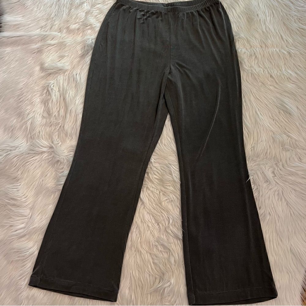 Chicos Travelers pants Silver Shine Gray size 3 (16 XL) Flowy Elastic Waist